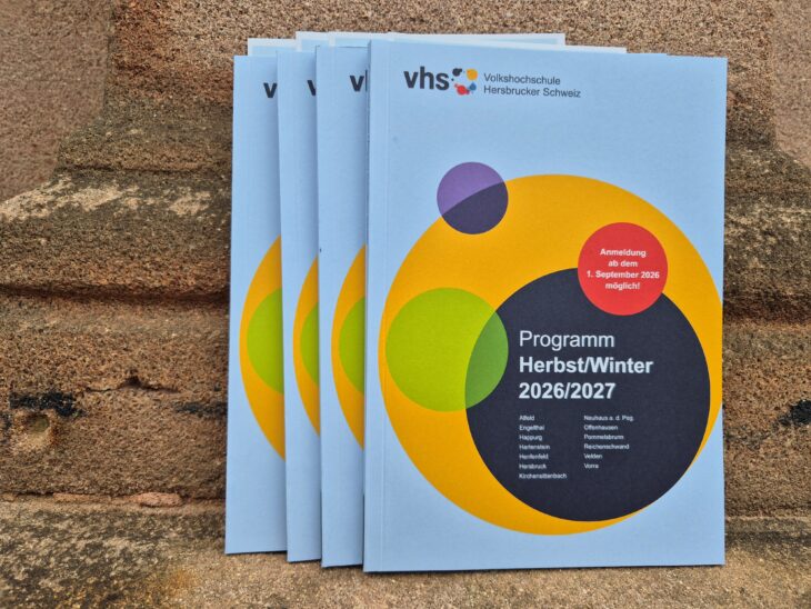 Das Programmheft der vhs Hersbrucker Schweiz für das Herbst- und Wintersemester liegt jetzt in den Stadt- und Gemeindeverwaltungen, in Banken und Geschäften aus.