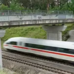 Der direkte Weg zum Wertstoffhof der Marktgemeinde führt über die ICE-Brücke am Josef-Schlosser-Weg - und wird lange Zeit versperrt sein.