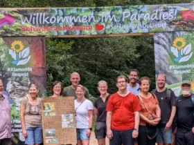 „Willkommen im Paradies!“ Mit diesem Slogan empfangen die Grünen zum Ferienbeginn Besucher der Schwarzachklamm.