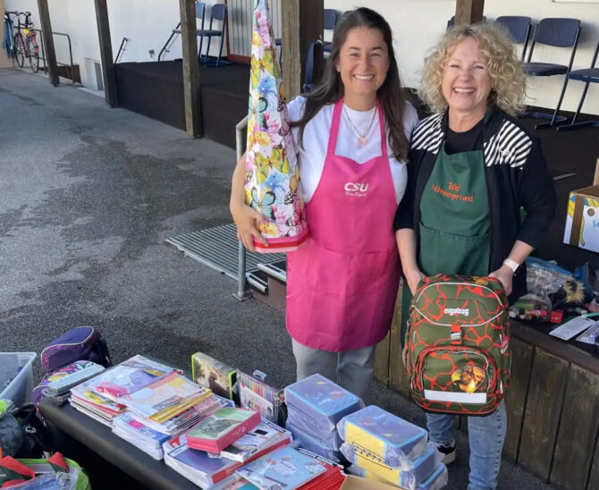 CSU-Stadträtin Nina Bezold (links) und Christine Platt (Tafel Nürnberger Land) bitten um Spenden zum Schulanfang.