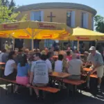 Am Evangelischen Gemeindezentrum wurde der Zusammenhalt der beiden Stadtteile gefeiert.