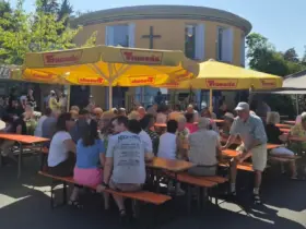 Am Evangelischen Gemeindezentrum wurde der Zusammenhalt der beiden Stadtteile gefeiert.