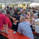 Bei bestem Wetter feierten zahlreiche Gäste in der Neuen Mitte am Hubert-Munkert-Platz mit den Wilden Quastlern das 40-jährige Vereinsjubiläum.
