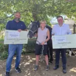 Unterstützung kommt von Tobias Ballbach, Vorstand der Alexander Beck Kinderfonds Stiftung, Sandra Uhl, Leitung Therapiehof Leila, Dominik Beck, Geschäftsführer der Der Beck GmbH (von links).