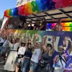 „Wir sind bunt – Gott sei Dank“ – unter diesem Motto setzte sich die Rummelsberger Diakonie beim Christopher Street Day 2026 für die Rechte queerer Menschen ein – mit eigenem Truck auf der Parade und als Sponsorin.