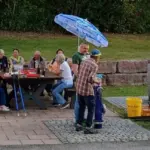 Bild eines früheren Forellenräucherns: Im Räucherofen der Feuerwehr Burgthann werden die Forellen zu einem schmackhaften Mahl.