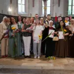 An der Diakoneo Berufsfachschule für Pflege und Altenpflegehilfe Lauf feierten die Absolventinnen und Absolventen das Ende der Ausbildung.