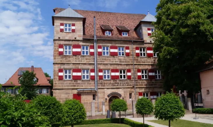Eine der Sehenswürdigkeiten, die im Rahmen des historischen Spaziergangs besichtigt werden: das Tucherschloss Feucht.