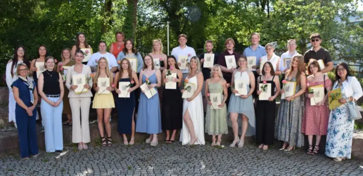 Stolz auf den Abschluss: Die Absolventen der FAKS dürfen sich nun staatlich anerkannte Erzieher nennen.