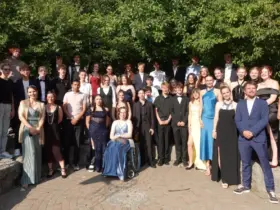 49 Absolventinnen und Absolventen der Jahrgänge 9 und 10 verabschiedeten sich von der Schule.