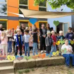 Kinder, Eltern und Mitarbeitende feierten unter dem Motto „Ich lieb den Krempoli“ ein Sommerfest.