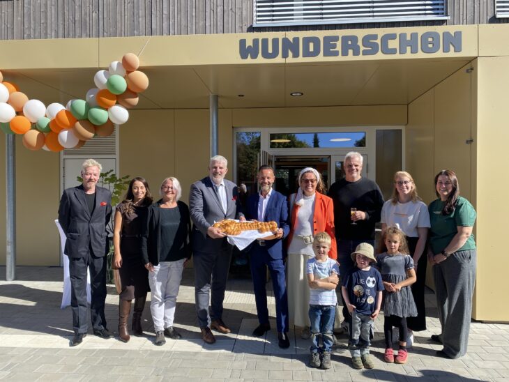 Der Betrieb läuft bereits seit einigen Wochen, am Freitag fand die offizielle Einweihung statt. Die Gäste hatten anschließend die Gelegenheit, die Einrichtung zu besichtigen.