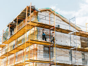 „Für viele ist der Traum vom Eigenheim immer schwerer zu erreichen“, sagt Mike Kammann, Vorsitzender des Kuratoriums der Schwäbisch-Hall-Stiftung „bauen – wohnen – leben“.