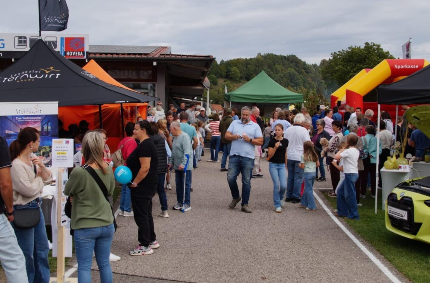 Das „Hoveba“-Firmengelände verwandelte sich für einen Tag zur bunten Messe.