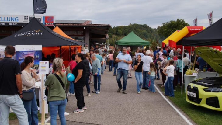Das „Hoveba“-Firmengelände verwandelte sich für einen Tag zur bunten Messe.