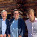 Freuen sich über die künftig noch engere Kooperation von Volkshochschule und Fackelmann-Therme: VHS-Leiter Felix Steffan und Thermen-Betriebsleiterin Lena Schleyer mit Bürgermeister Robert Ilg.