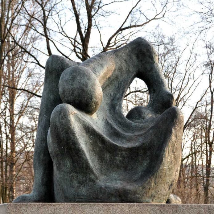 Diese Skulptur hat Vittore Bocchetta Hersbruck hinterlassen und zählt zu seinem künstlerischen Erbe.