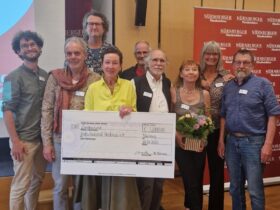 Das Kuba-Team freut sich über den mit 2000 Euro dotierten Demokratiepreis der NN.