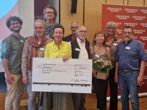 Das Kuba-Team freut sich über den mit 2000 Euro dotierten Demokratiepreis der NN.