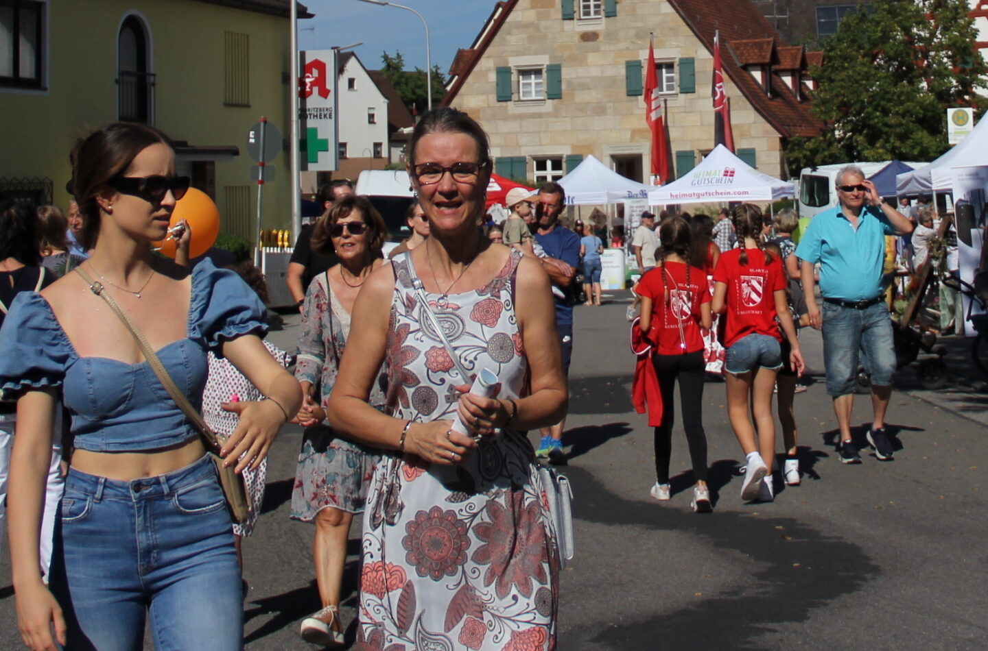Schlendern, schauen, probieren: Der Tag der Regionen - hier eine Aufnahme aus Leinburg im Jahr 2023 - ist jedes Jahr ein Besuchermagnet. Foto: Fabian Schell