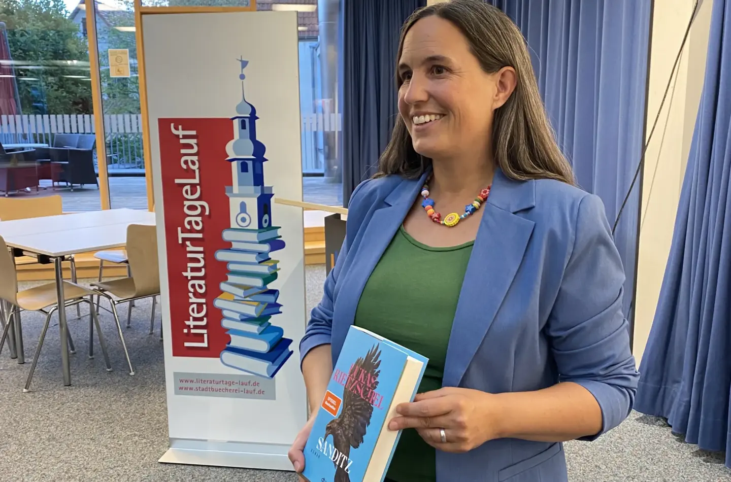 Dr. Ina Gombert, die Organisatorin der Laufer Literaturtage, bei der Vorstellung des diesjährigen Programms.