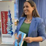 Dr. Ina Gombert, die Organisatorin der Laufer Literaturtage, bei der Vorstellung des diesjährigen Programms.