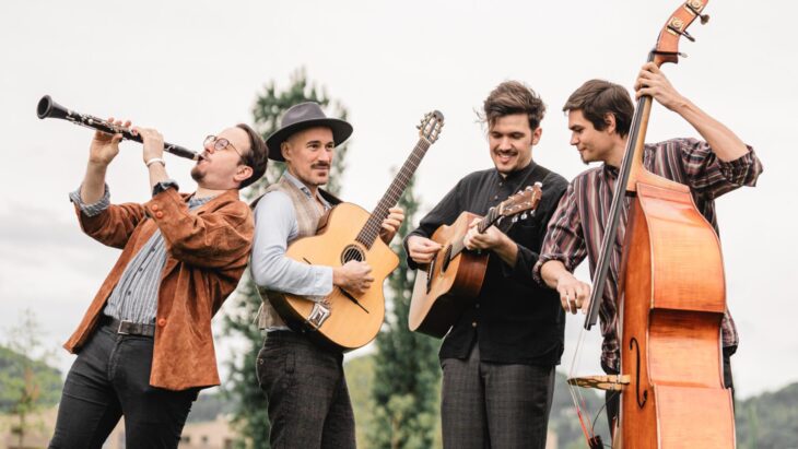 Wenn das lebendige „Moritz Weiß Klezmer Trio“ mit Simon Reithofer
aufspielt, fliegen die Funken.