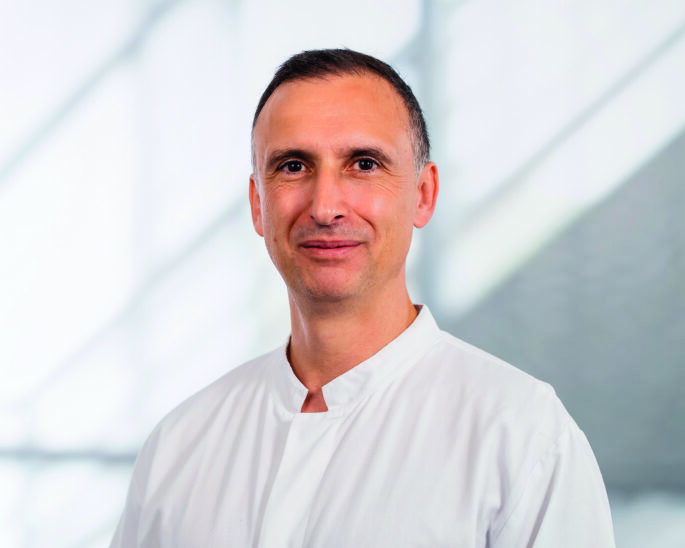 Dr. Konstantinos Moutzouris, Leitender Oberarzt der Abteilung für Allgemein- und Viszeralchirurgie am Krankenhaus Lauf, Stv. Leiter des Zentrums für Allgemein-, Viszeral- und Thoraxchirurgie.
