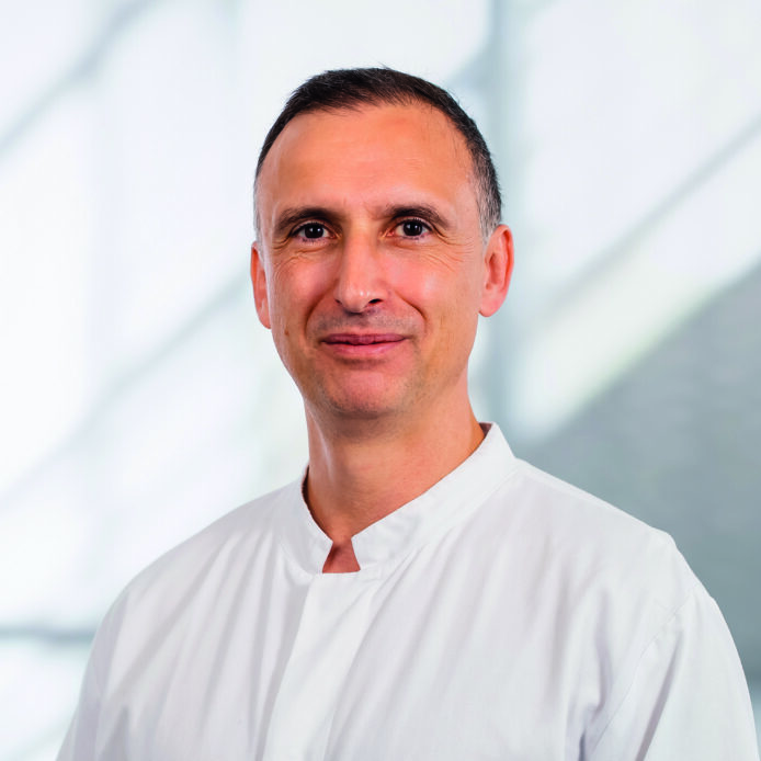 Dr. Konstantinos Moutzouris, Leitender Oberarzt der Abteilung für Allgemein- und Viszeralchirurgie am Krankenhaus Lauf, Stv. Leiter des Zentrums für Allgemein-, Viszeral- und Thoraxchirurgie.