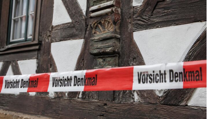 Altstadtfreunde Hersbruck nehmen an einem Abend denkmalgeschützte Gebäude in den Blick.
