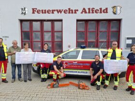Unser Bild zeigt von links den Fördervereins-Vorsitzenden Wolfgang Gruber, Ernst und Juliana Fuchs, Ina Pilhöfer, Technikscher Leiter Niklas Blöchinger, Kassenprüfer Bernd Kny, Organisatorischer Leiter Uwe Blöchinger und Schriftführerin Rebecca Blöchinger.
