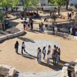 Ein Schulhof, der bewegt, Natur erlebbar macht und Gemeinschaft schafft – und damit weit über die klassische Funktion eines Pausenhofs hinausgeht. Der Pausenhof der Schnaittacher Mittelschule wurde kürzlich der Schulfamilie übergeben.