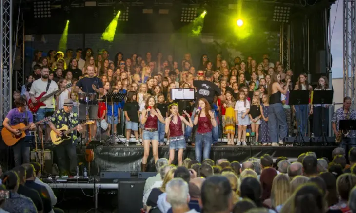 Der Rock & Pop Chor der Musikschule Altdorf startet ins neue Schuljahr – mit Auftritten auf großer Bühne.
