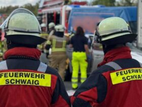 Die Feuerwehren aus Schwaig und Behringersdorf waren bei dem schweren Unfall vor Ort.