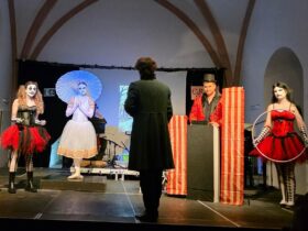 In einen geheimnisvollen Spuk-Raum verwandelte sich der Kaisersaal bei den Stücken der English Dramatic Society.