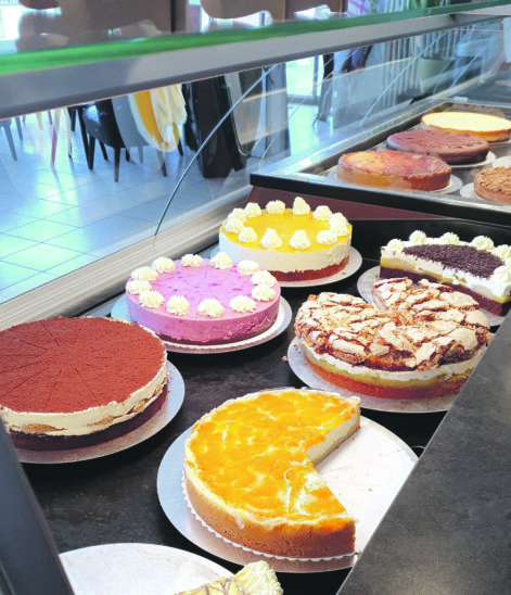 'Da schmeckt’s wie bei Oma.'
Das Herzstück des Cafés sind die Kuchen und Torten aus Claudias Backstube.
