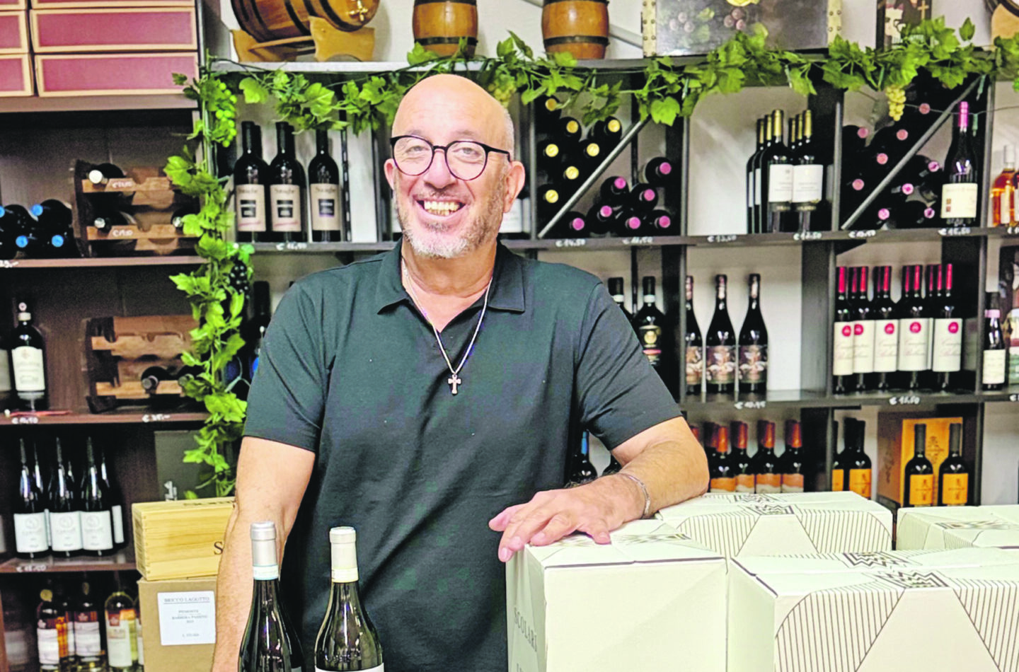 Welcher Wein harmoniert mit dem Festtagsbraten? Welche Antipasti gelingen ohne großen Aufwand? Seit über 30 Jahren stehen Christine und Salvatore Azzarelli ihren Kundinnen und Kunden mit Erfahrung, Leidenschaft und vielen persönlichen Empfehlungen zur Seite.