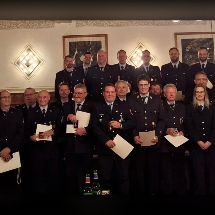 Den ausgezeichneten Feuerwehrleuten war der Applaus der Anwesenden sicher.