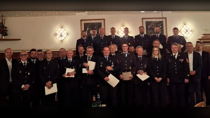 Den ausgezeichneten Feuerwehrleuten war der Applaus der Anwesenden sicher.