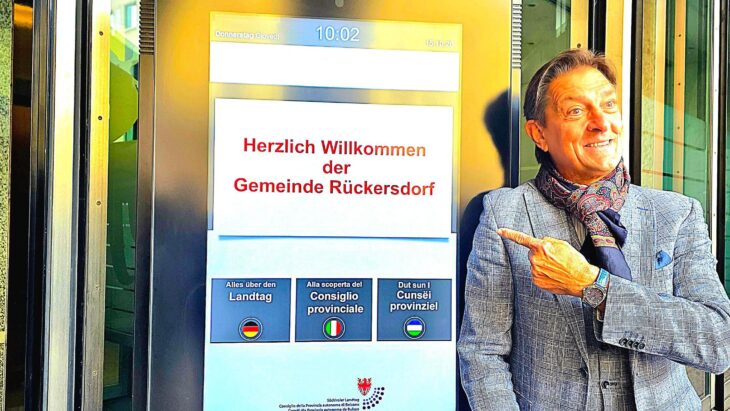 Zu Gast in Italien: Bürgermeister Johannes Ballas vor dem Südtiroler Landtag.