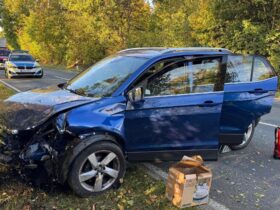 Ein Auto ist von der Straße bei Schnaittach abgekommen und hat sich überschlagen.
