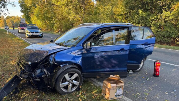 Ein Auto ist von der Straße bei Schnaittach abgekommen und hat sich überschlagen.
