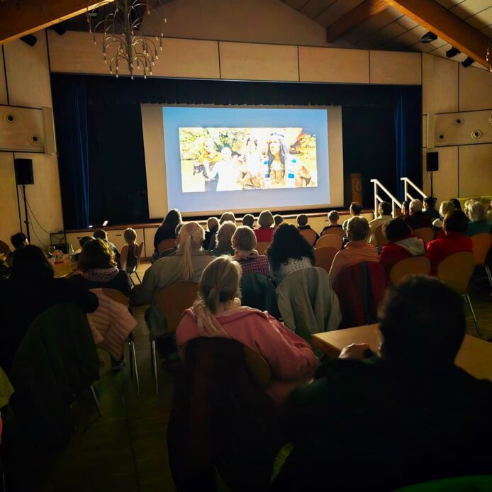 Im Markgrafensaal lockten Apahachi, Ranger und Dimitri aus dem Film „Das Kanu des Manitu“ viele Kinofreunde an.