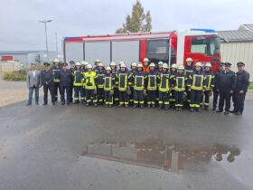 Die Feuerwehrfrauen und -männer nach ihrer bestandenen Leistungsprüfung.