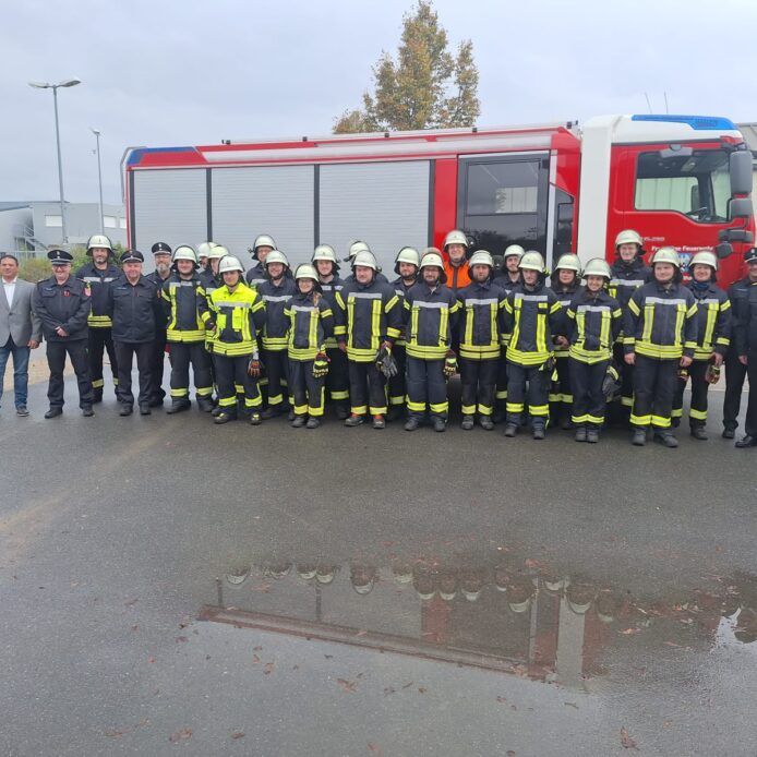 Die Feuerwehrfrauen und -männer nach ihrer bestandenen Leistungsprüfung.