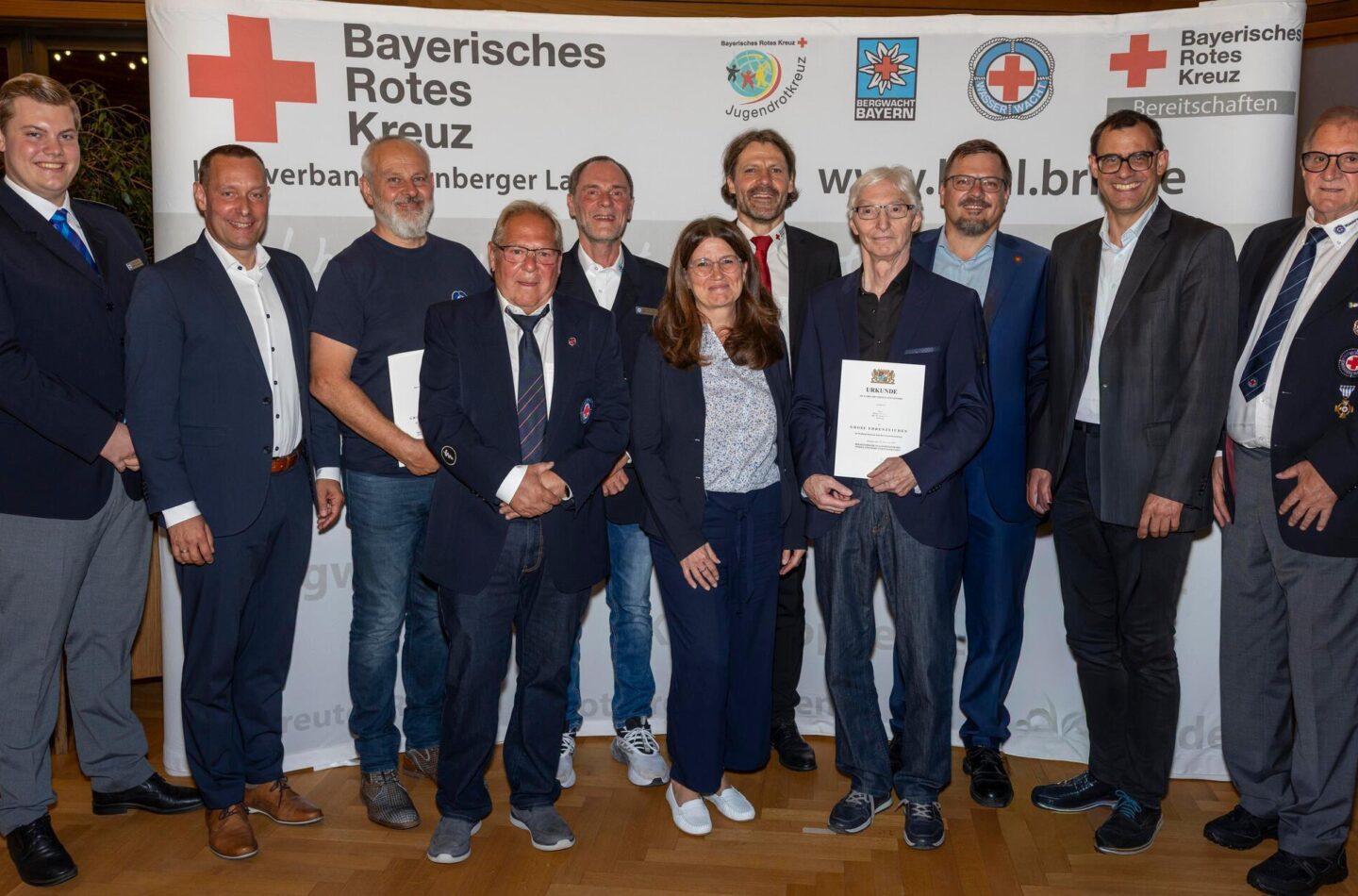 Für ihr langjähriges Engagement beim Roten Kreuz wurden in Röthenbach Mitglieder des BRK-Kreisverbandes Nürnberger Land mit staatlichen Ehrenzeichen ausgezeichnet.