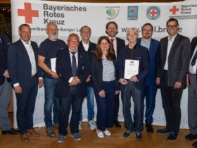 Für ihr langjähriges Engagement beim Roten Kreuz wurden in Röthenbach Mitglieder des BRK-Kreisverbandes Nürnberger Land mit staatlichen Ehrenzeichen ausgezeichnet.