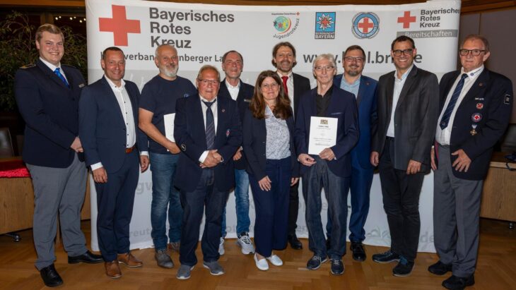 Für ihr langjähriges Engagement beim Roten Kreuz wurden in Röthenbach Mitglieder des BRK-Kreisverbandes Nürnberger Land mit staatlichen Ehrenzeichen ausgezeichnet.