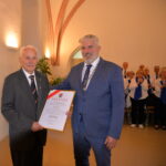 Manfred Scheld (links) und Bürgermeister Thomas Lang im Kaisersaal der Wenzelburg.