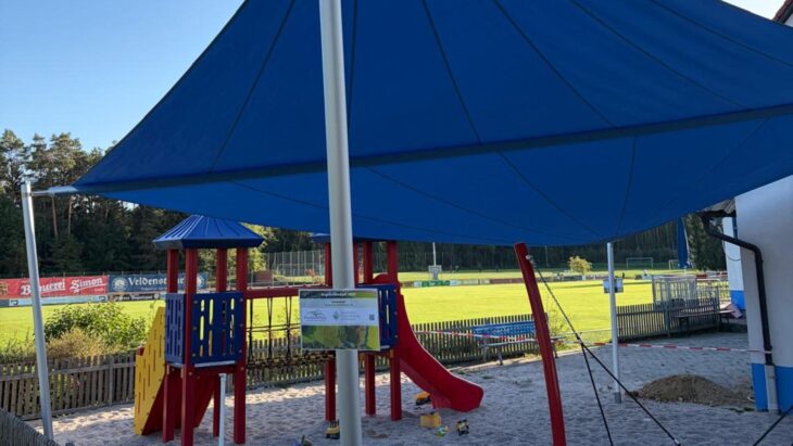 Dank Förderung durchs Regionalbudget gibt es am Spielplatz des SV Neuhaus nun ein neues Sonnensegel.